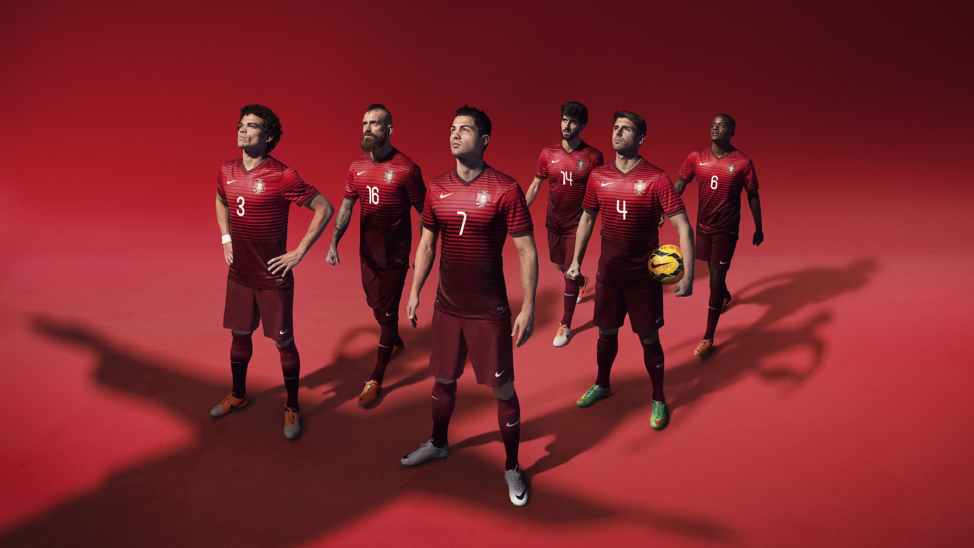 塞内加尔球员穿着毛绒护膝，时尚圈点赞“雪地潮牌”，塞内加尔模特